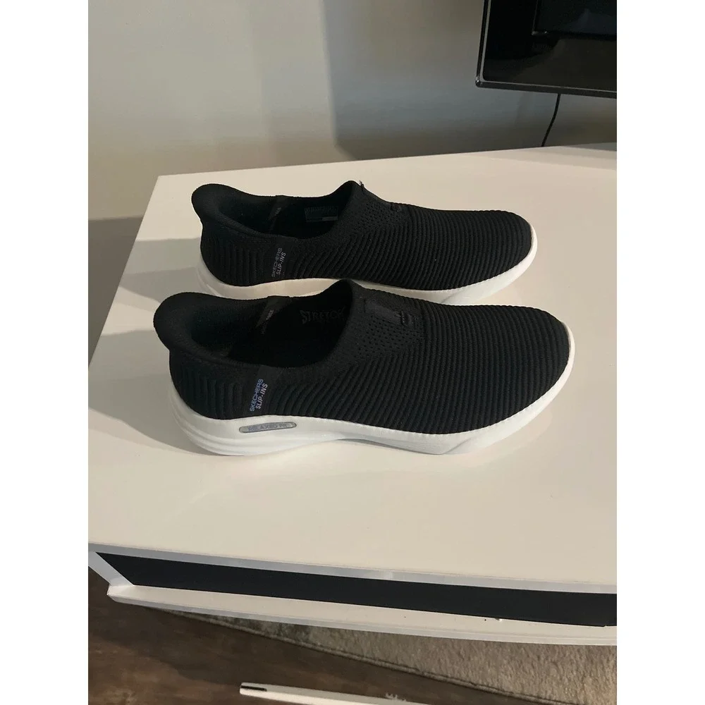 Skechers Hands Free Slip-ins Relaxed Fit Black White Knit Sneakers 124855